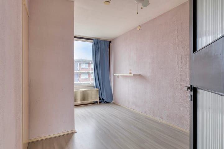 Atmospheric two-room apartment in the heart of The Hague with future potential — 27