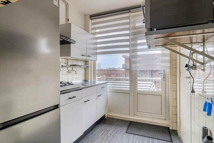 Atmospheric two-room apartment in the heart of The Hague with future potential — 31