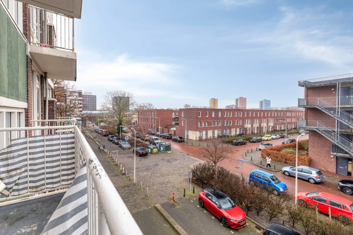 Atmospheric two-room apartment in the heart of The Hague with future potential — 33
