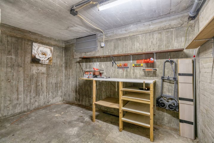 Atmospheric two-room apartment in the heart of The Hague with future potential — 39