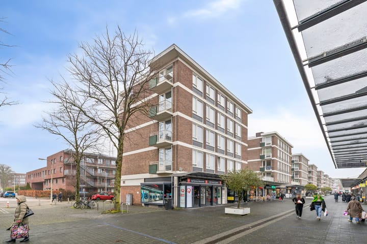 Atmospheric two-room apartment in the heart of The Hague with future potential — 41