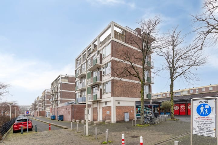 Atmospheric two-room apartment in the heart of The Hague with future potential — 43