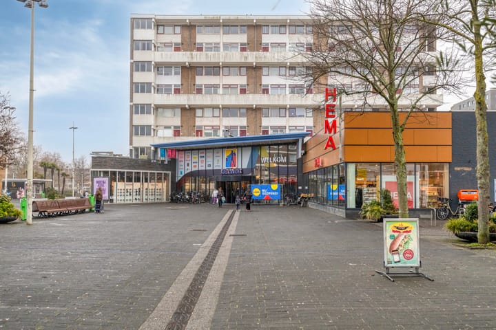 Atmospheric two-room apartment in the heart of The Hague with future potential — 47