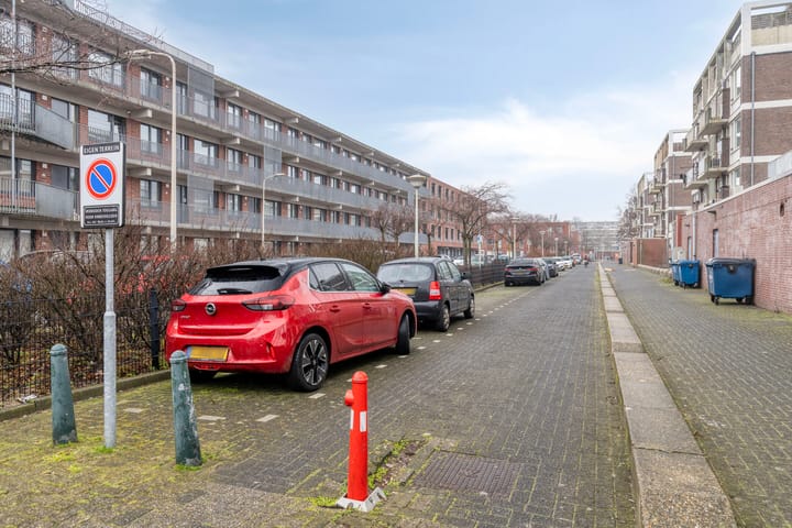 Atmospheric two-room apartment in the heart of The Hague with future potential — 49