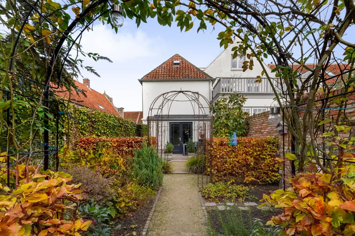 Photo 3 of Burchtstraat 7-A