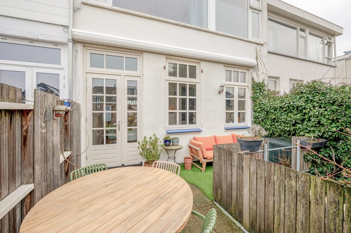 Spacious Double Upper Apartment with Terrace in Historic Voorburg Center — 58