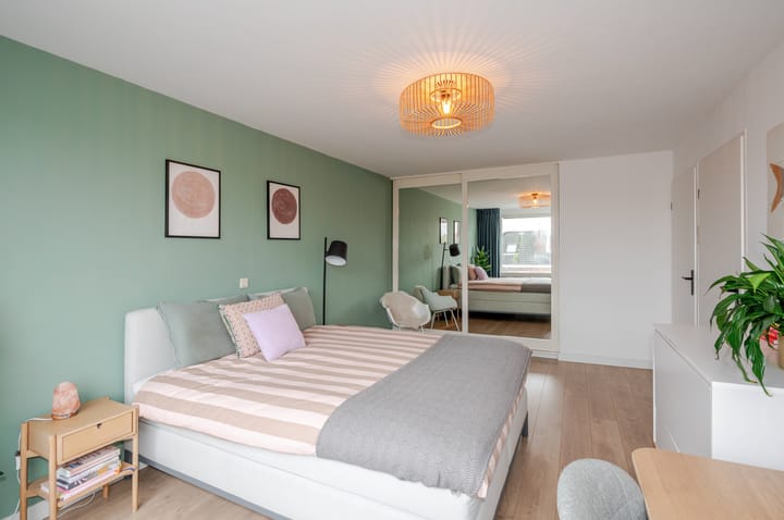 Spacious Double Upper Apartment with Terrace in Historic Voorburg Center — 80