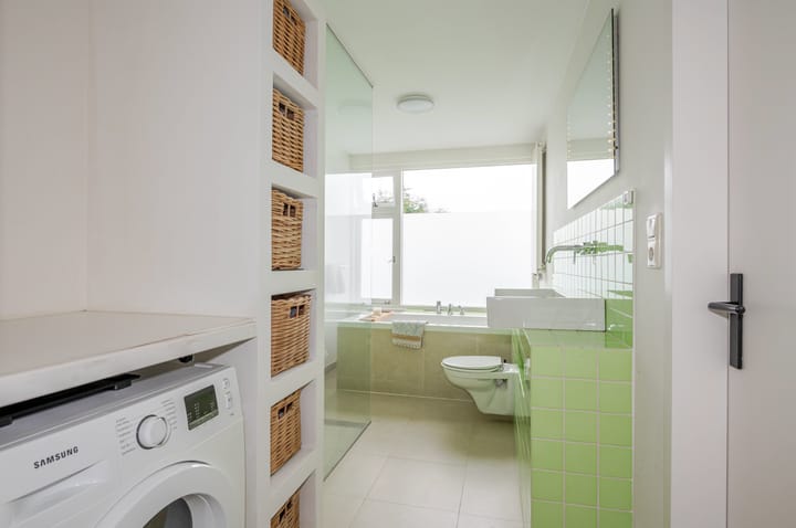 Spacious Double Upper Apartment with Terrace in Historic Voorburg Center — 84