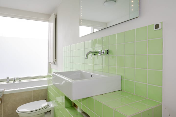 Spacious Double Upper Apartment with Terrace in Historic Voorburg Center — 86