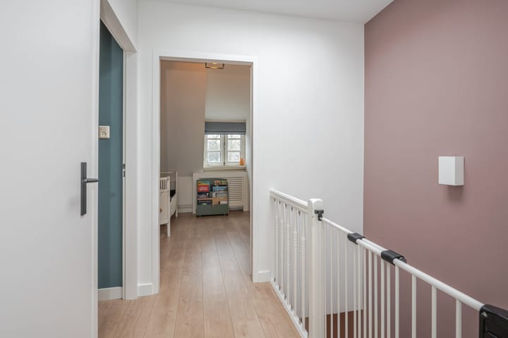 Spacious Double Upper Apartment with Terrace in Historic Voorburg Center — 94