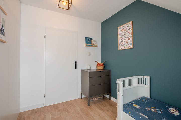 Spacious Double Upper Apartment with Terrace in Historic Voorburg Center — 98