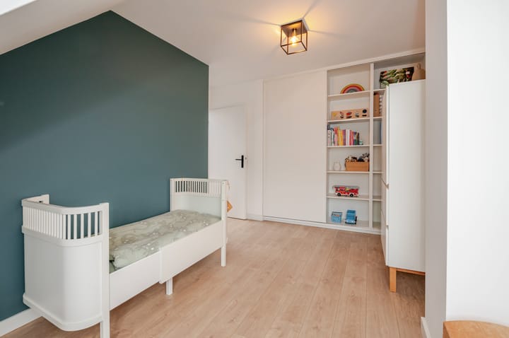 Spacious Double Upper Apartment with Terrace in Historic Voorburg Center — 106