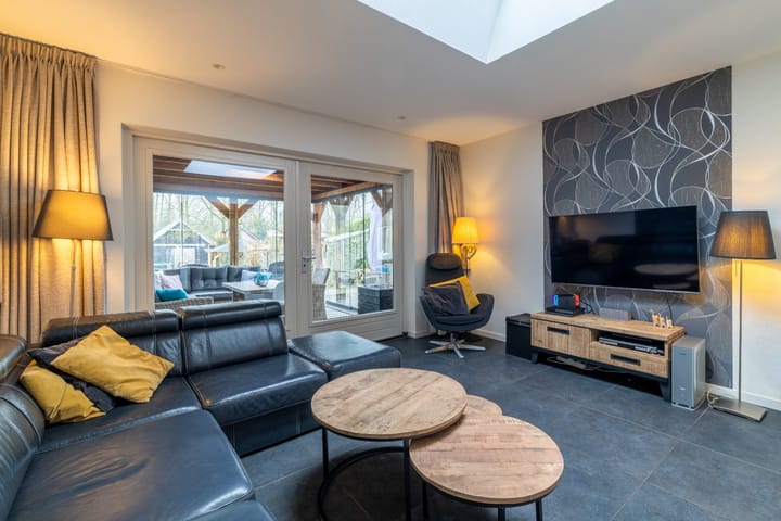 Photo 6 of Van Roijensweg 21-B