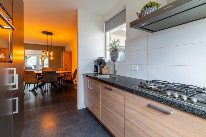 Photo 15 of Van Roijensweg 21-B