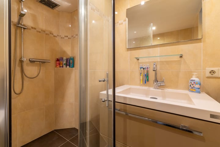 Photo 22 of Van Roijensweg 21-B