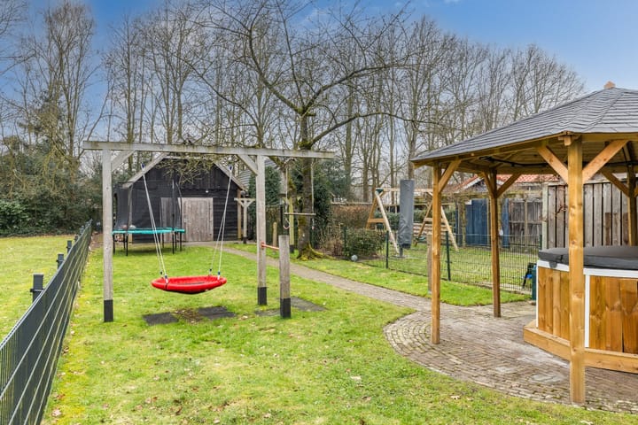 Photo 33 of Van Roijensweg 21-B