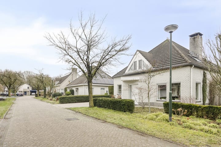 Foto 2 van Adourlaan 6