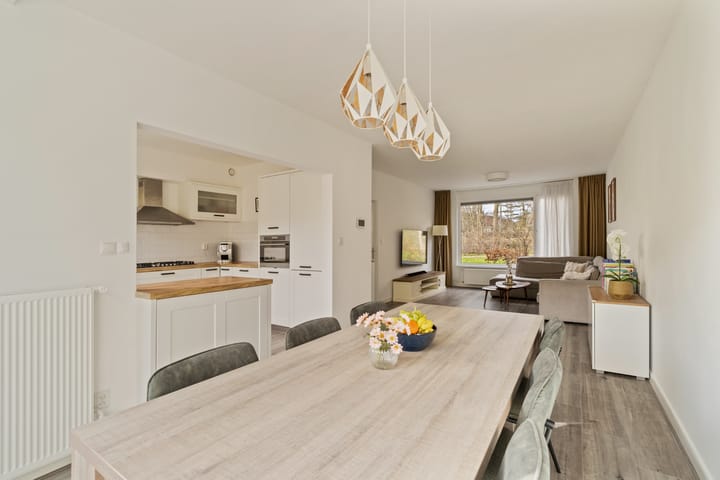 Fully Renovated Family Home with 5 Bedrooms and Energy Label A in Child-Friendly Rotterdam Ommoord — 13