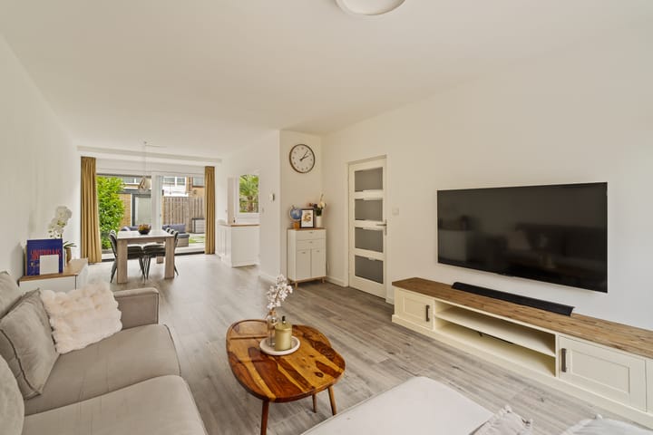 Fully Renovated Family Home with 5 Bedrooms and Energy Label A in Child-Friendly Rotterdam Ommoord — 15