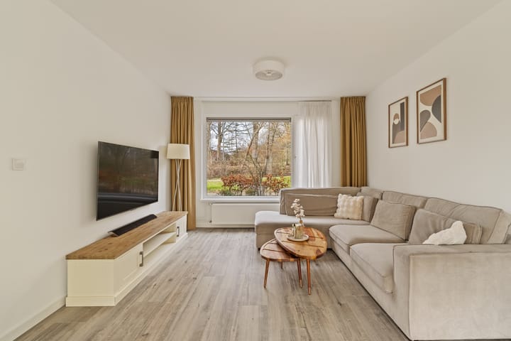 Fully Renovated Family Home with 5 Bedrooms and Energy Label A in Child-Friendly Rotterdam Ommoord — 17