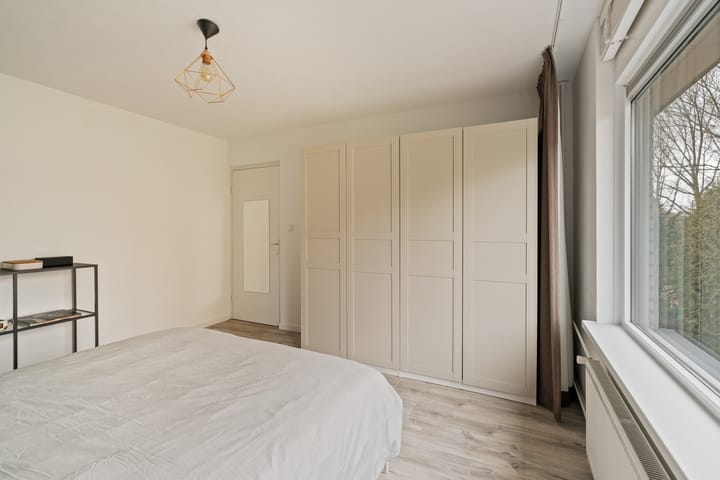 Fully Renovated Family Home with 5 Bedrooms and Energy Label A in Child-Friendly Rotterdam Ommoord — 29