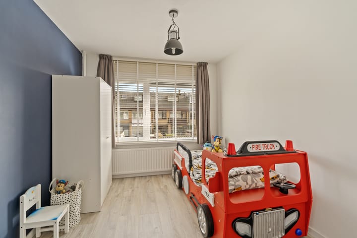 Fully Renovated Family Home with 5 Bedrooms and Energy Label A in Child-Friendly Rotterdam Ommoord — 35