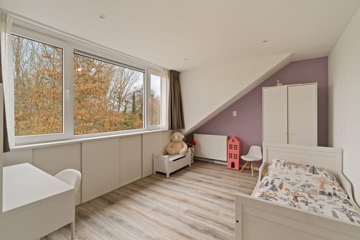 Fully Renovated Family Home with 5 Bedrooms and Energy Label A in Child-Friendly Rotterdam Ommoord — 47