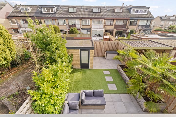 Fully Renovated Family Home with 5 Bedrooms and Energy Label A in Child-Friendly Rotterdam Ommoord — 51