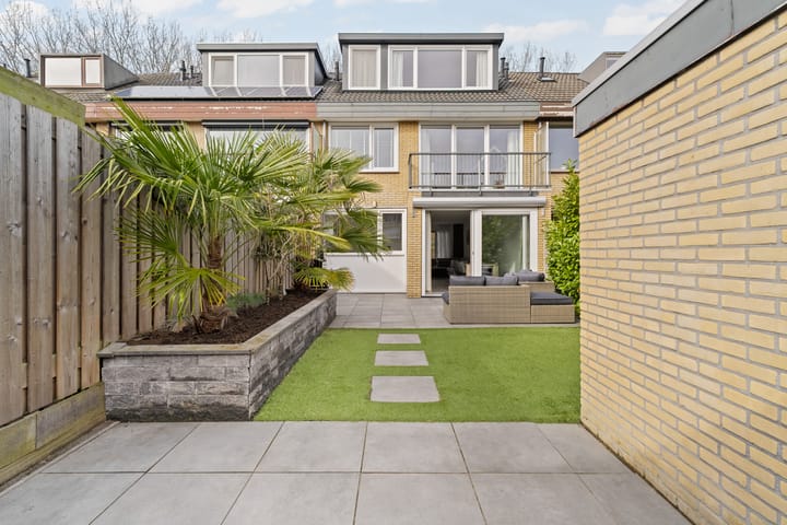 Fully Renovated Family Home with 5 Bedrooms and Energy Label A in Child-Friendly Rotterdam Ommoord — 53