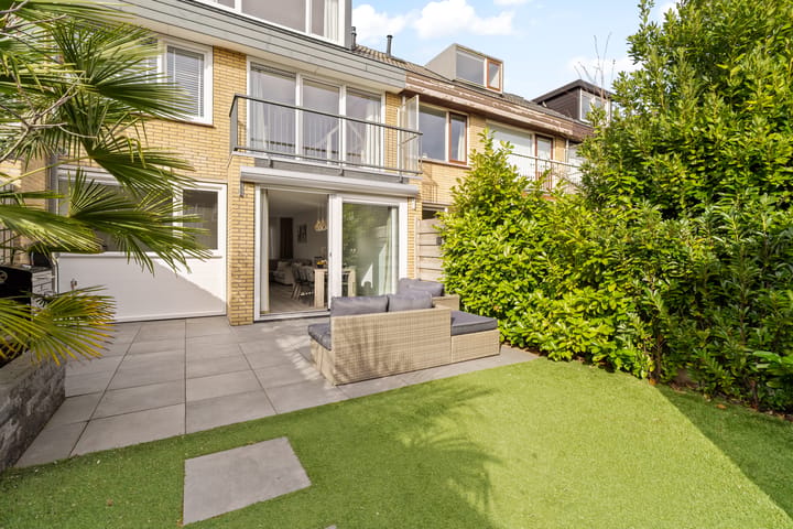 Fully Renovated Family Home with 5 Bedrooms and Energy Label A in Child-Friendly Rotterdam Ommoord — 55