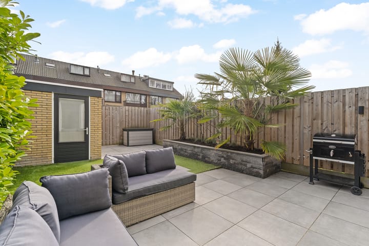 Fully Renovated Family Home with 5 Bedrooms and Energy Label A in Child-Friendly Rotterdam Ommoord — 57