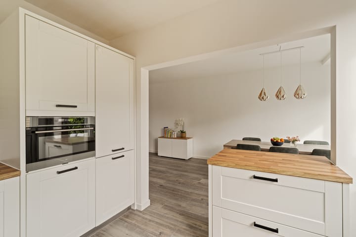 Fully Renovated Family Home with 5 Bedrooms and Energy Label A in Child-Friendly Rotterdam Ommoord — 25