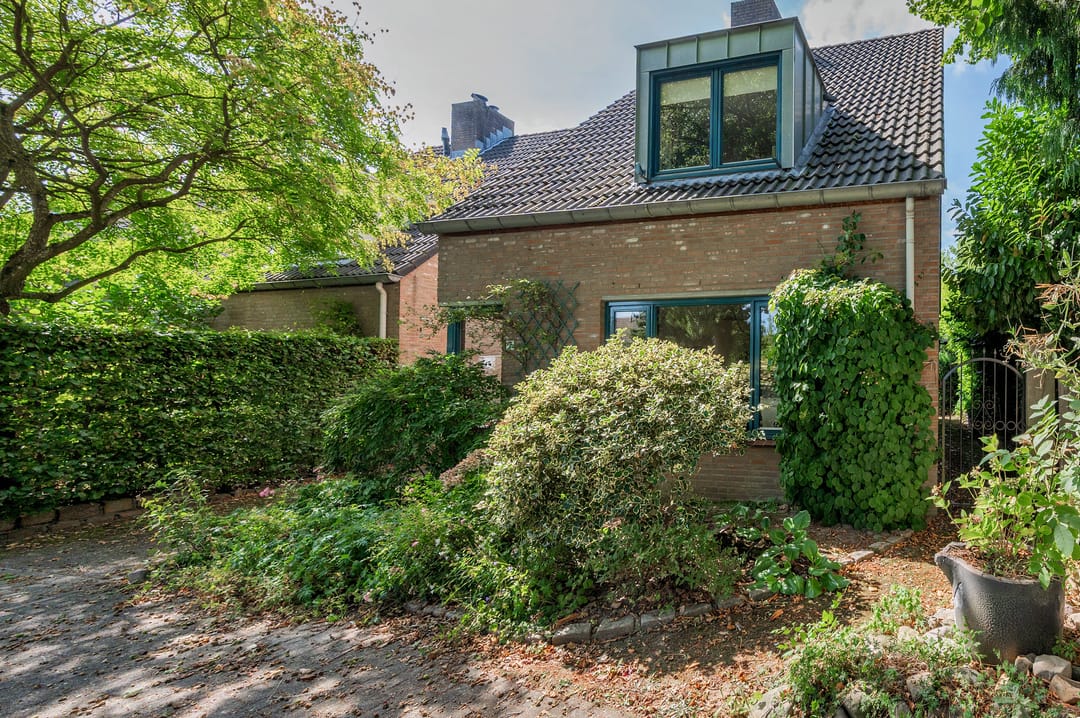 Foto 2 van Bij de Postwagen 7