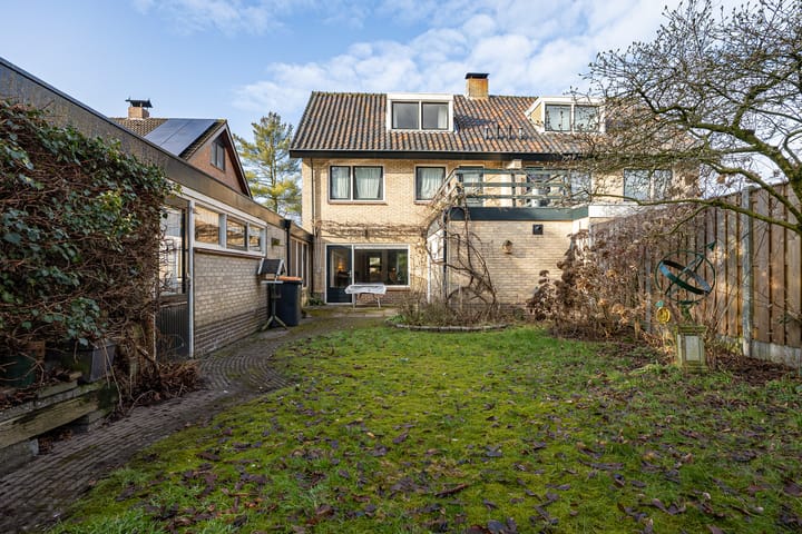 Photo 2 of Albert Schweitzerstraat 28