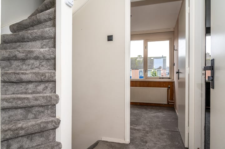 Spacious family home with 5 bedrooms in peaceful Ewijk — 25
