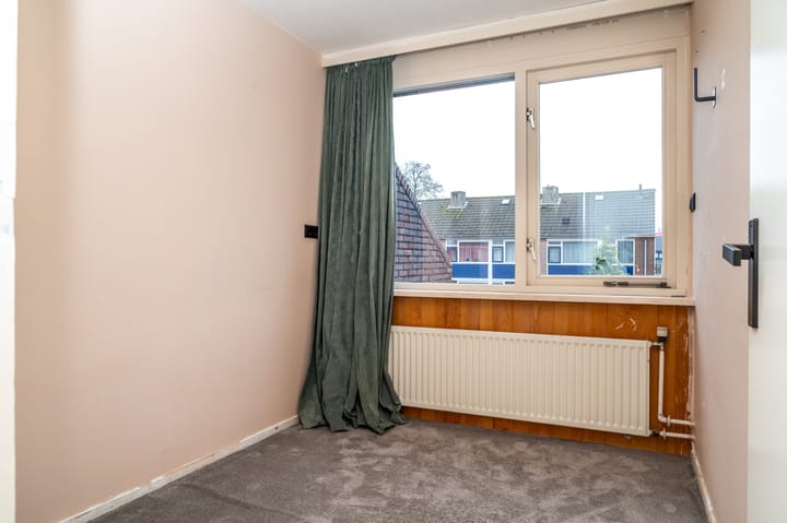 Spacious family home with 5 bedrooms in peaceful Ewijk — 27