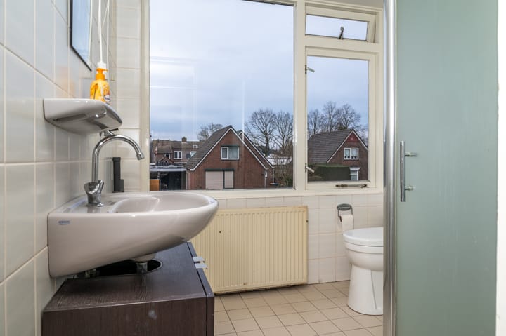 Spacious family home with 5 bedrooms in peaceful Ewijk — 41