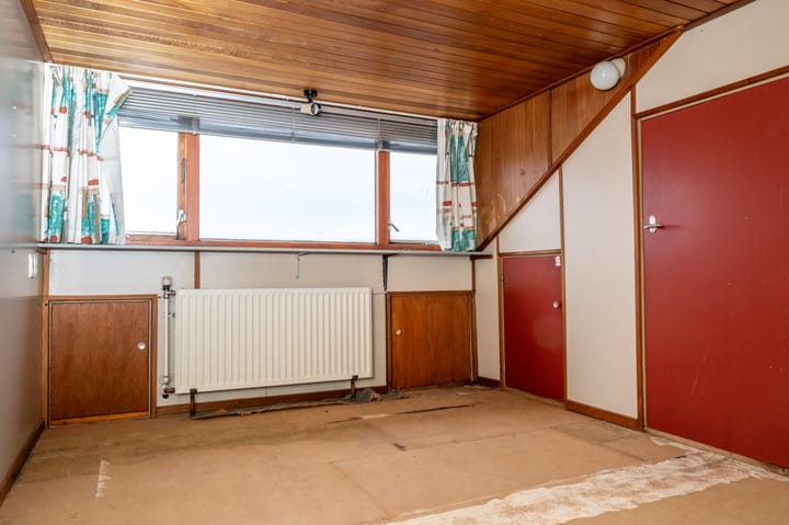Spacious family home with 5 bedrooms in peaceful Ewijk — 55