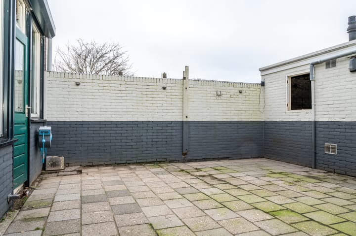 Spacious family home with 5 bedrooms in peaceful Ewijk — 59