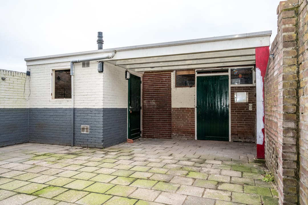 Spacious family home with 5 bedrooms in peaceful Ewijk — 62