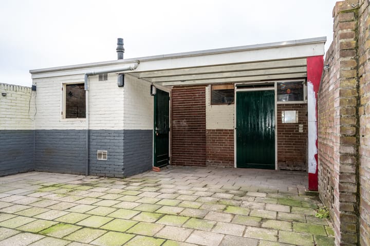 Spacious family home with 5 bedrooms in peaceful Ewijk — 61
