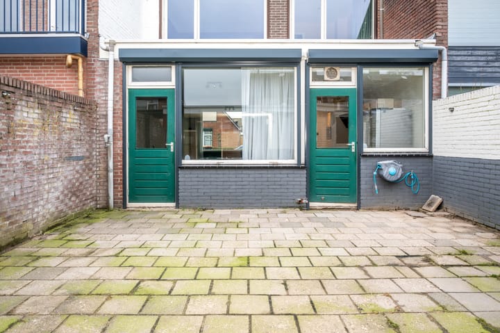 Spacious family home with 5 bedrooms in peaceful Ewijk — 67