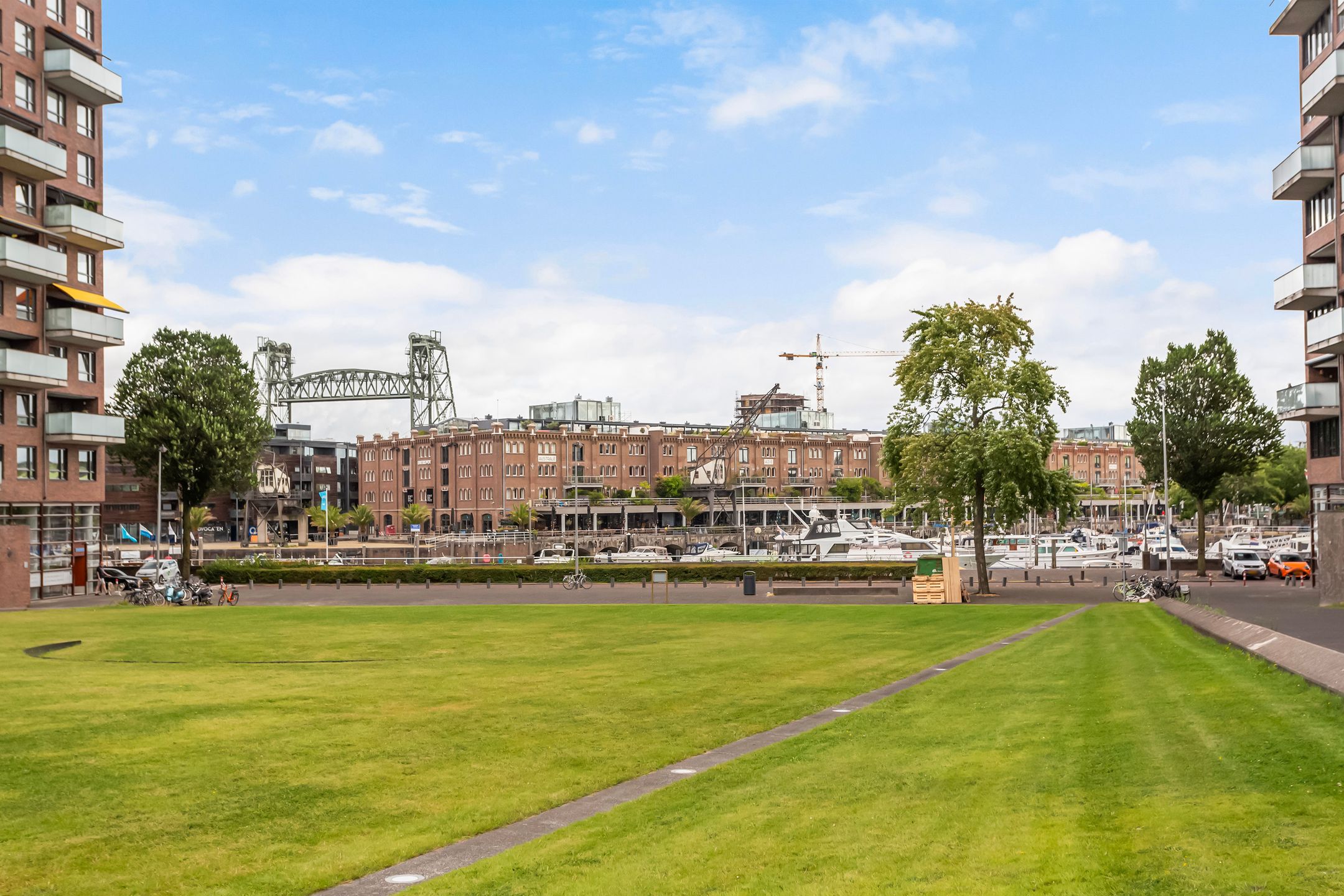 Foto 24 van Helmersstraat 13