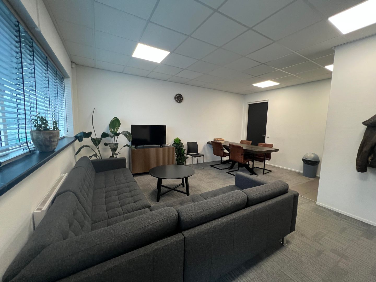 View photo 4 of Riga 4-k