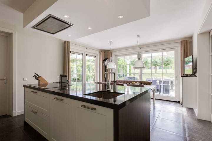 Exclusive Detached Villa in Green Landscape Near Rotterdam — 36