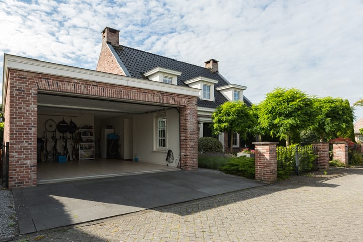 Exclusive Detached Villa in Green Landscape Near Rotterdam — 64