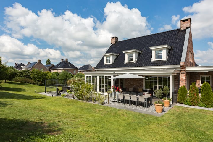 Exclusive Detached Villa in Green Landscape Near Rotterdam — 82
