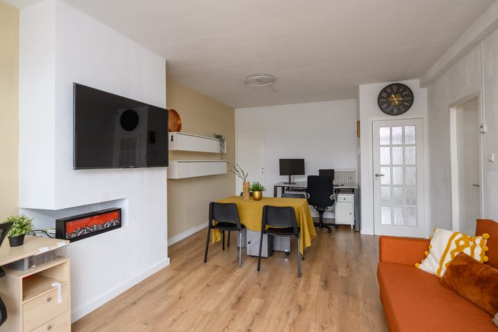 Light and Spacious 3-Room Apartment with Lift in Van Riebeeckkwartier — 17