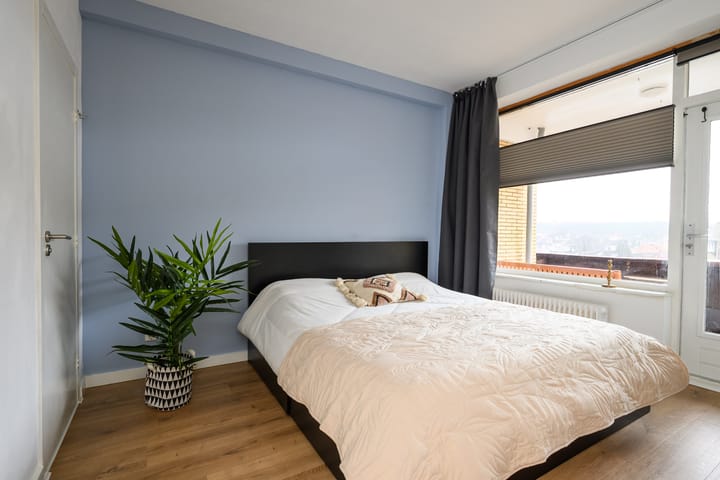 Light and Spacious 3-Room Apartment with Lift in Van Riebeeckkwartier — 25