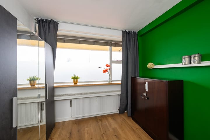 Light and Spacious 3-Room Apartment with Lift in Van Riebeeckkwartier — 27